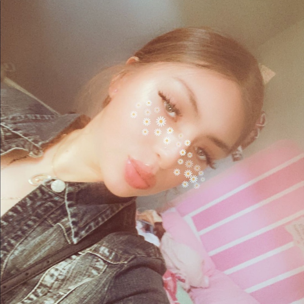 Meet your Posher, Lesly